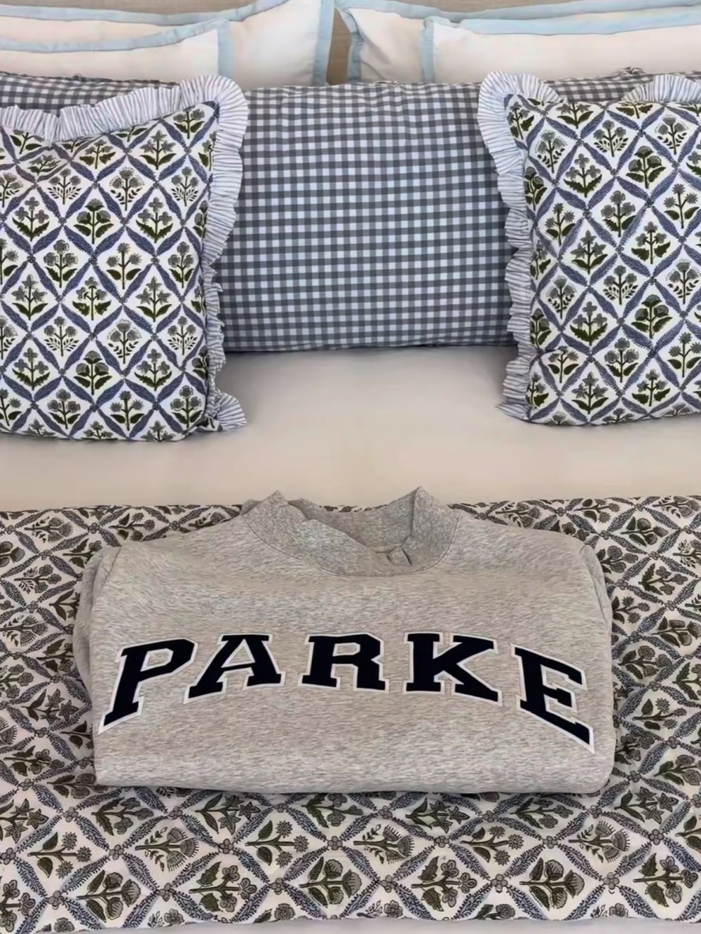 PARKE OG MOCKNECK Sweatshirt with Navy Lettering BRAND NEW